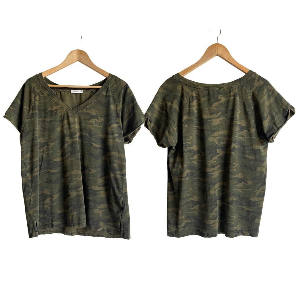 Mod Ref Camo V-Neck Cropped T-Shirt Size Large Short Sleeve Green Cotton Blend